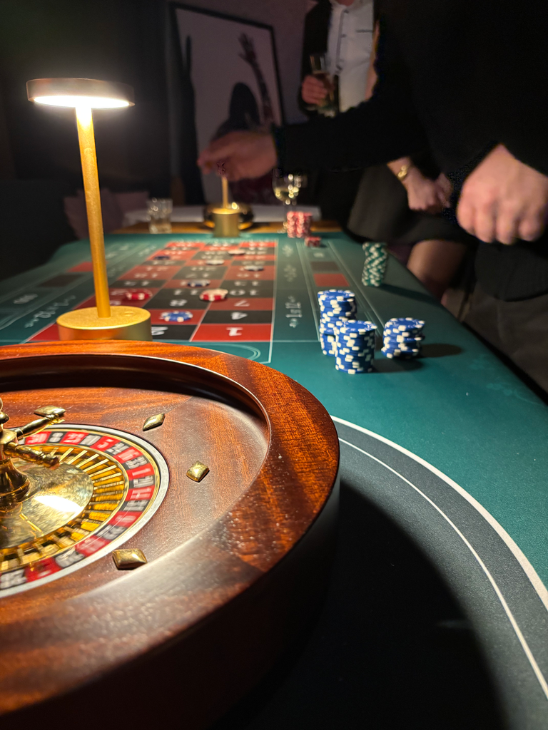 Animation Casino avec Croupier: Roulette, Black Jack & Poker